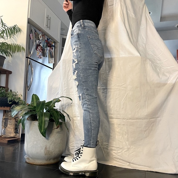 American Eagle distressed high waisted skinny jeans - comfy like jeggings - Picture 3 of 5